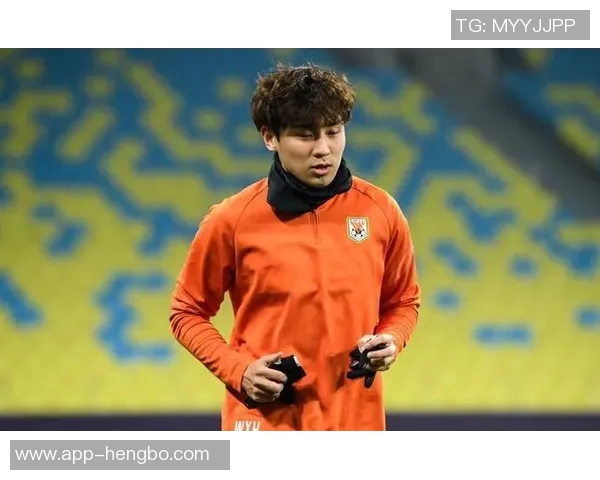 陈蒲边路停球失误摔倒引发球迷不满表现低迷遭热议