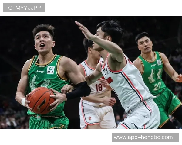 亨特高效表现助球队获胜13投7中三分球命中率高达43贡献17分4板4助 亨特高效表现助球队获胜13投7中三分球命中率高达43贡献17分4板4助